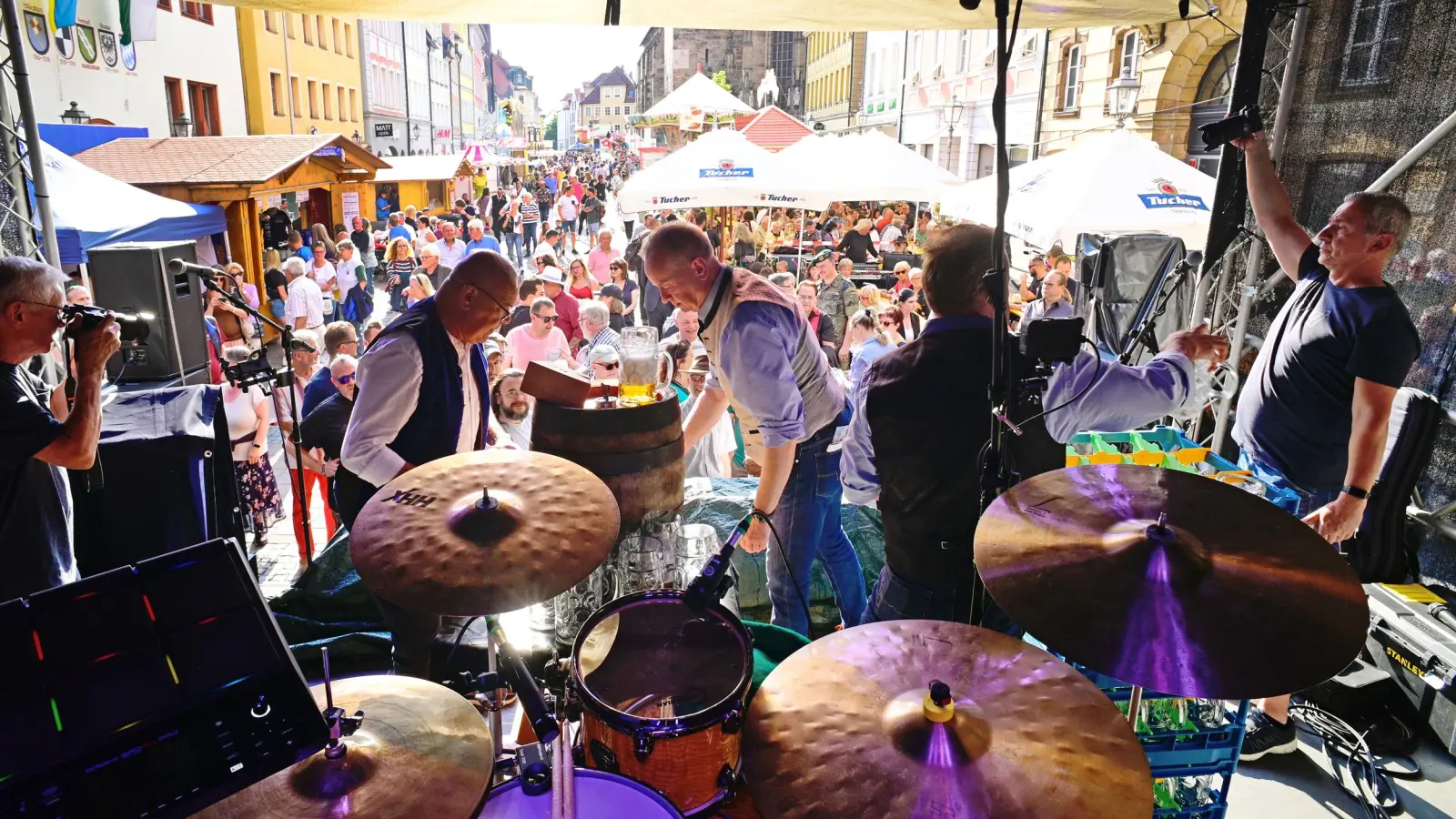 Bieranstich, Livemusik und ordentlich Trubel: Das sind die Impressionen unserer Reporter vom Ansbacher Altstadtfest 2023. (Foto: Jim Albright)