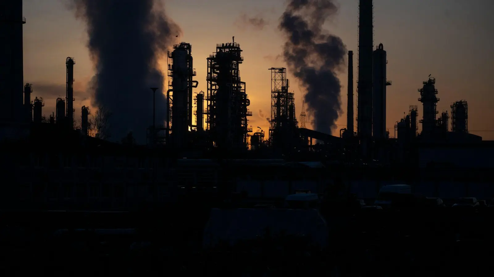 Raffinerie in Deutschland: Preise für Rohöl auf dem Weltmarkt kräftig gestiegen. (Foto: Marijan Murat/dpa)