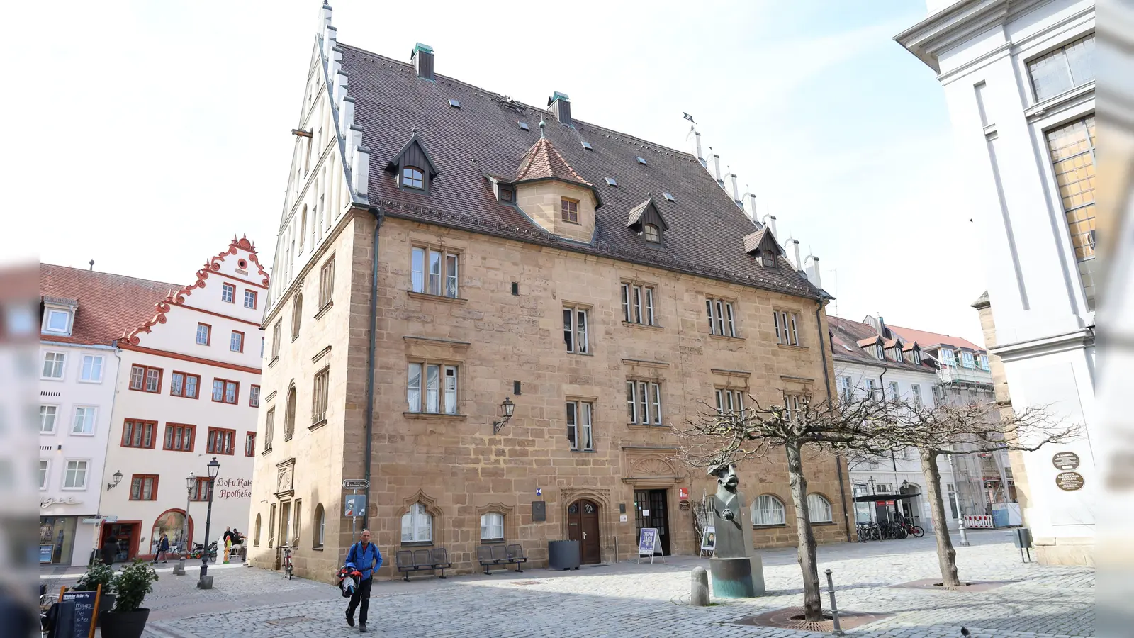 Das Ansbacher Stadthaus dominiert die Altstadt zwischen dem Johann-Sebastian-Bach-, dem Martin-Luther- und dem Montgelas-Platz (Foto: Alexander Biernoth)
