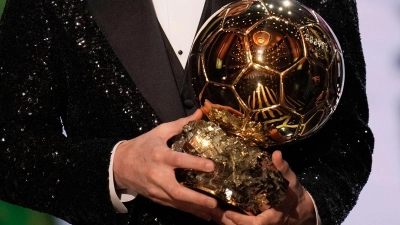 Wer erhält den Ballon d&#39;Or? Die Gewinner werden am Abend in Paris bekanntgegeben. (Foto: Christophe Ena/AP/dpa)