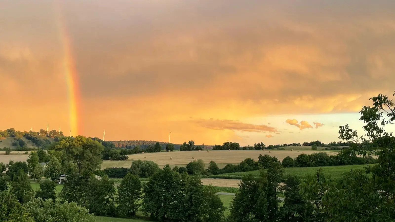 Ist in Neuselingsbach (Ortsteil von Neuhof) wohl der Goldtopf versteckt? (Foto: Dagmar Hammer und Sabine Reiner-Pfeiler)