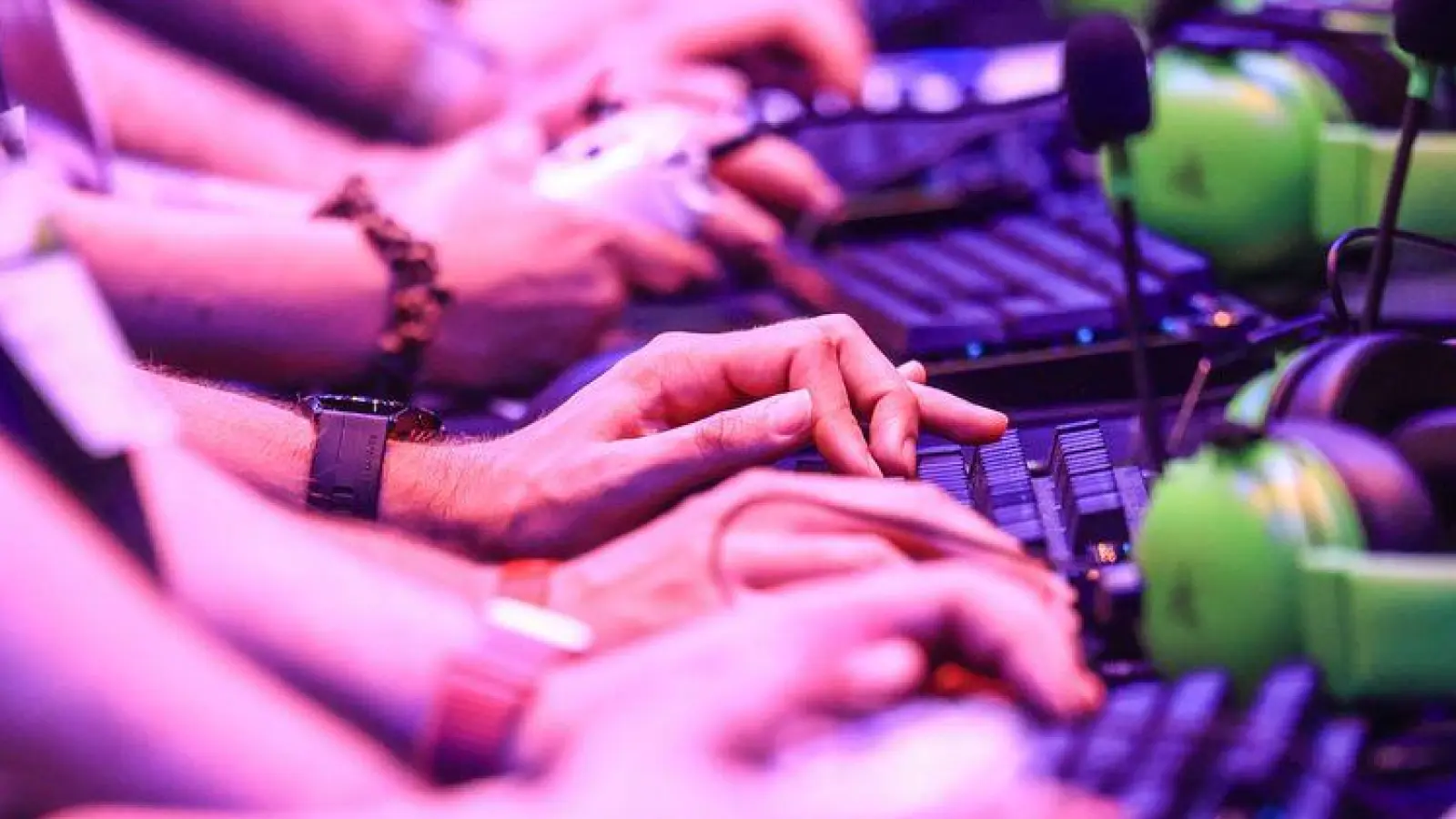 Neue Spiele testen wie hier bei der Gamescom 2024 - das ist auch bei der diesjährigen Gaming-Messe möglich. (Archivbild) (Foto: Oliver Berg/dpa)