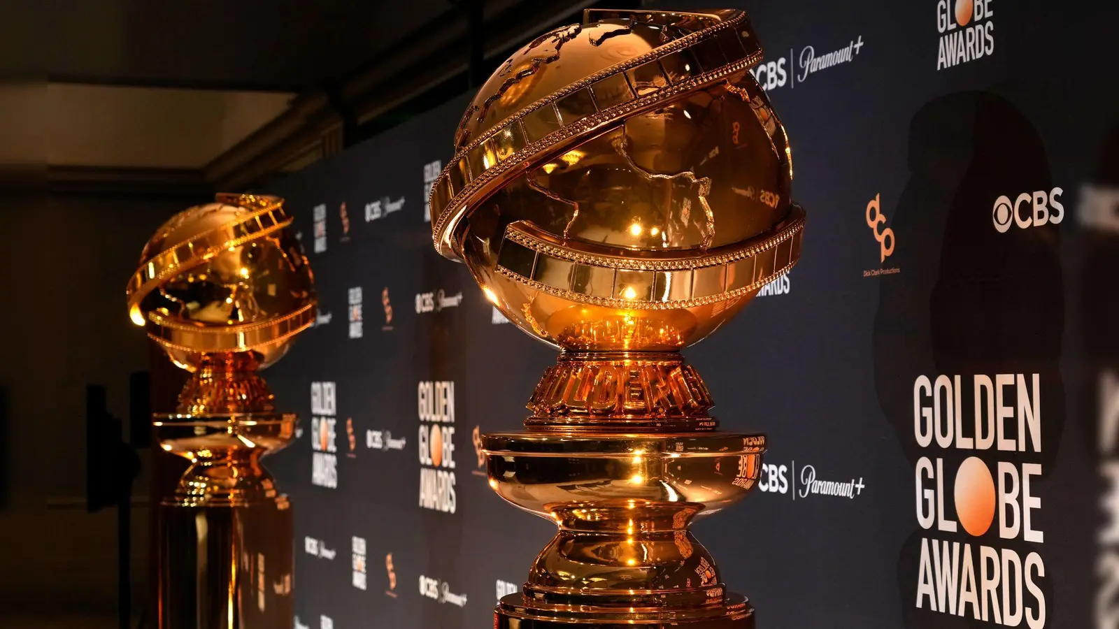 Die Golden-Globe-Trophäen werden im Januar zum 82. Mal verliehen. (Archivbild)  (Foto: Chris Pizzello/Invision/AP/dpa)