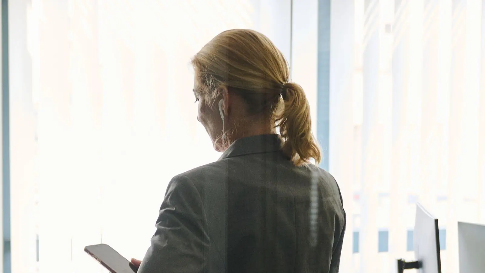 Noch immer sind Frauen in Führungspositionen oft unterrepräsentiert. (Symbolbild) (Foto: Annette Riedl/dpa)