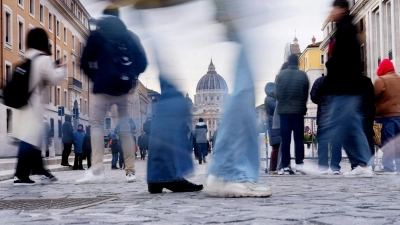 Mehr als 30 Millionen Besucher und Pilger werden für das Heilige Jahr 2025, auch Jubeljahr genannt, in der Ewigen Stadt erwartet.  (Foto: Gregorio Borgia/AP/dpa)