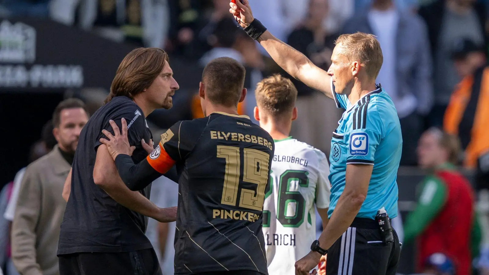 Die SV Elversberg hat Einspruch gegen eine automatische Sperre für Trainer Vincent Wagner eingelegt. (Foto: David Inderlied/dpa)