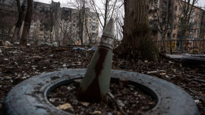 Die Ukrainer sind im Osten des Landes, wie hier in Wuhledar, schwer unter Druck (Archivbild) (Foto: Evgeniy Maloletka/AP/dpa)