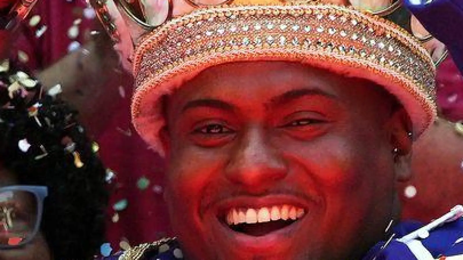 Der weltberühmte Karneval in Brasiliens Millionenmetropole Rio de Janeiro ist offiziell eröffnet. (Foto: Silvia Izquierdo/AP/dpa)