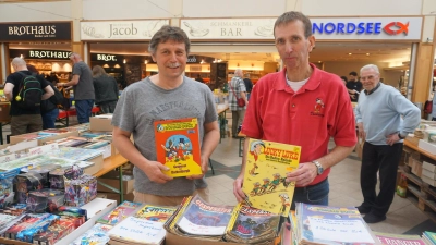 Michael Hauer (links) und Andreas Utschig veranstalten in diesem Jahr die 55. Comic- und Figurenbörse. (Archivbild: Paul Wiese)