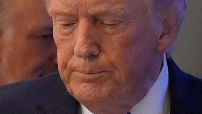 Der Supreme Court hat viele seiner Zölle für illegal erklärt - nun reagiert Trump.  (Foto: Alex Brandon/AP/dpa)