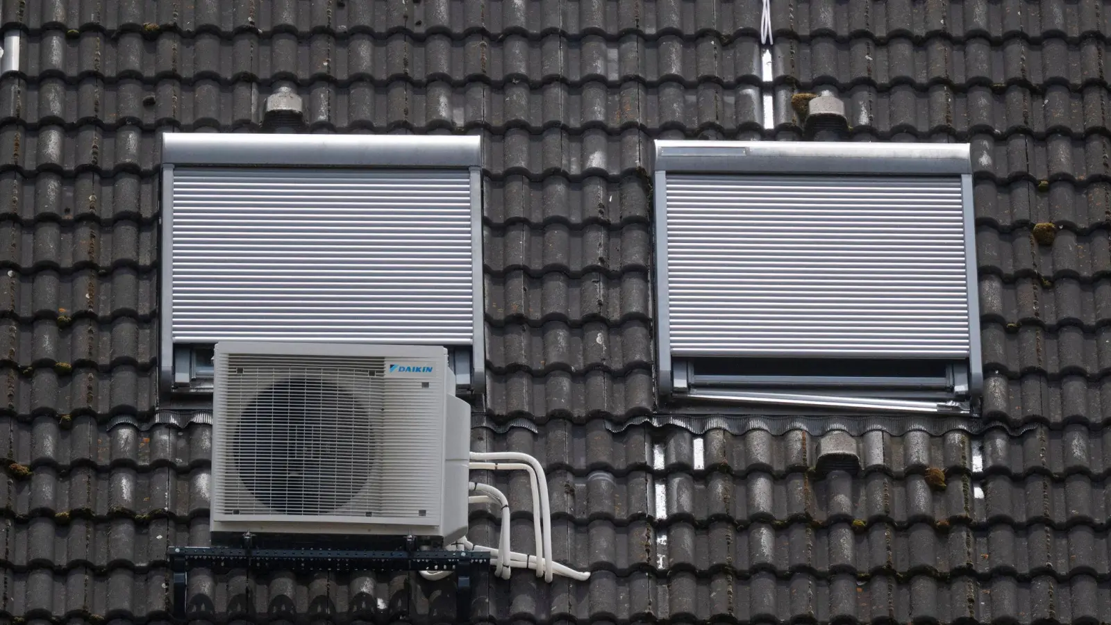 Klimaanlagen können die Temperaturen in Gebäuden deutlich senken. (Foto: Marijan Murat/dpa)