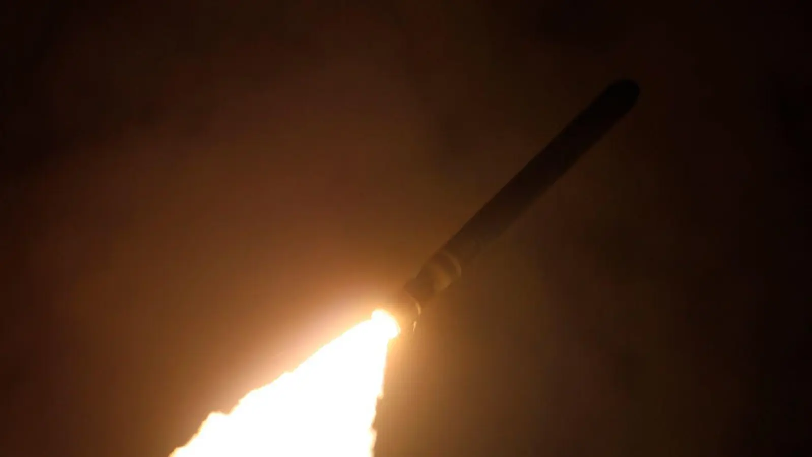 Abgefeuerter Tomahawk-Marschflugkörper. (Symbolbild) (Foto: Mass Communication Spc. 3rd Clas/U.S. Navy/dpa)
