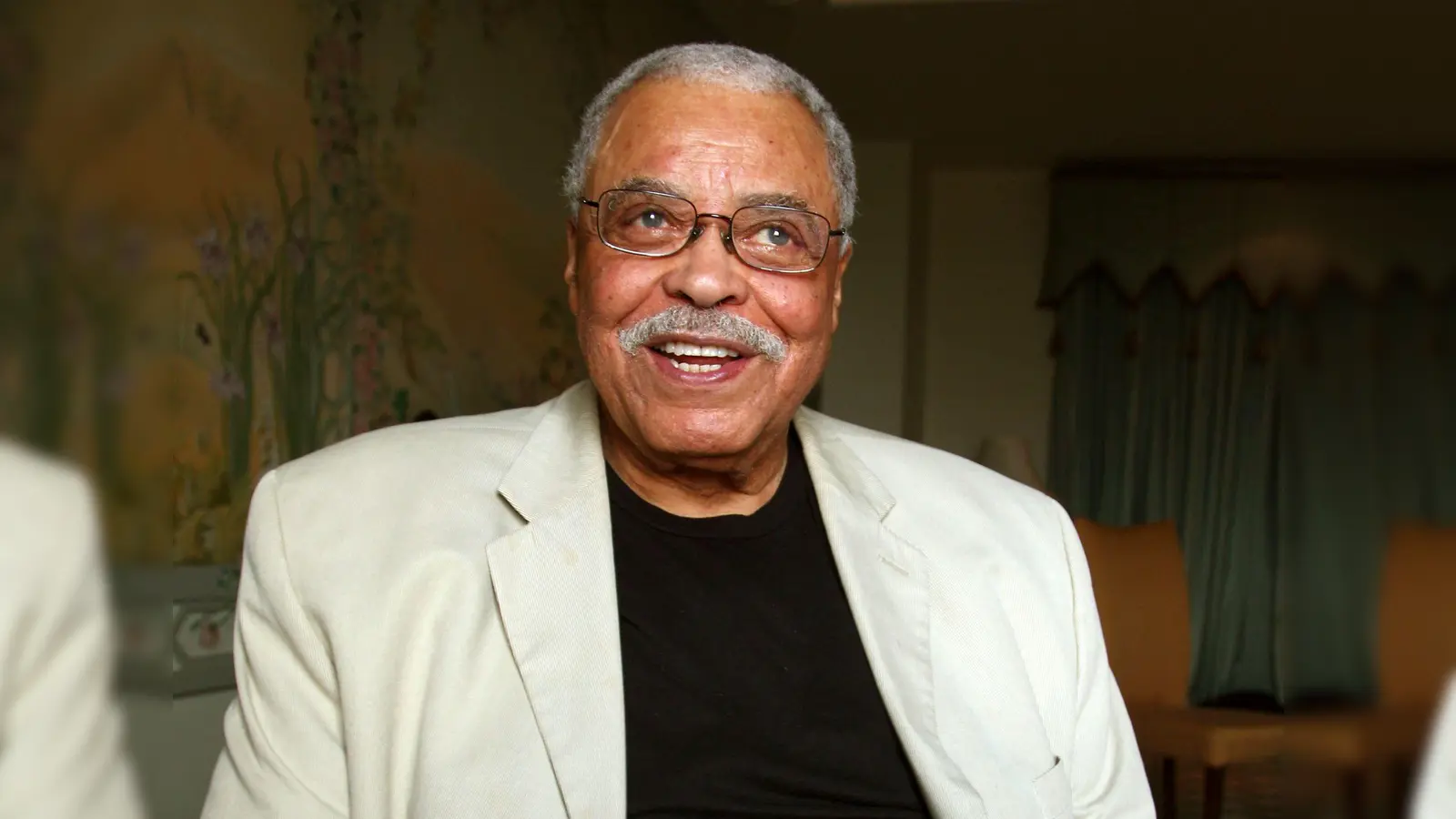 James Earl Jones war für seine tiefe Stimme bekannt. (Archivbild) (Foto: Rick Rycroft/AP/dpa)