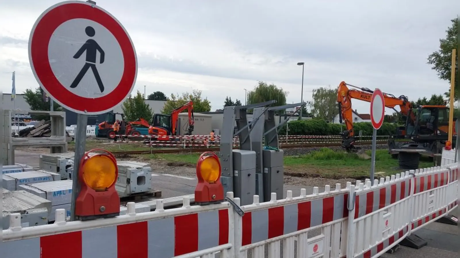 Voraussichtlich bis 6. November bleibt der Bahnübergang in der Oberntiefer Straße in Bad Windsheim voll gesperrt. (Foto: Katrin Merklein)