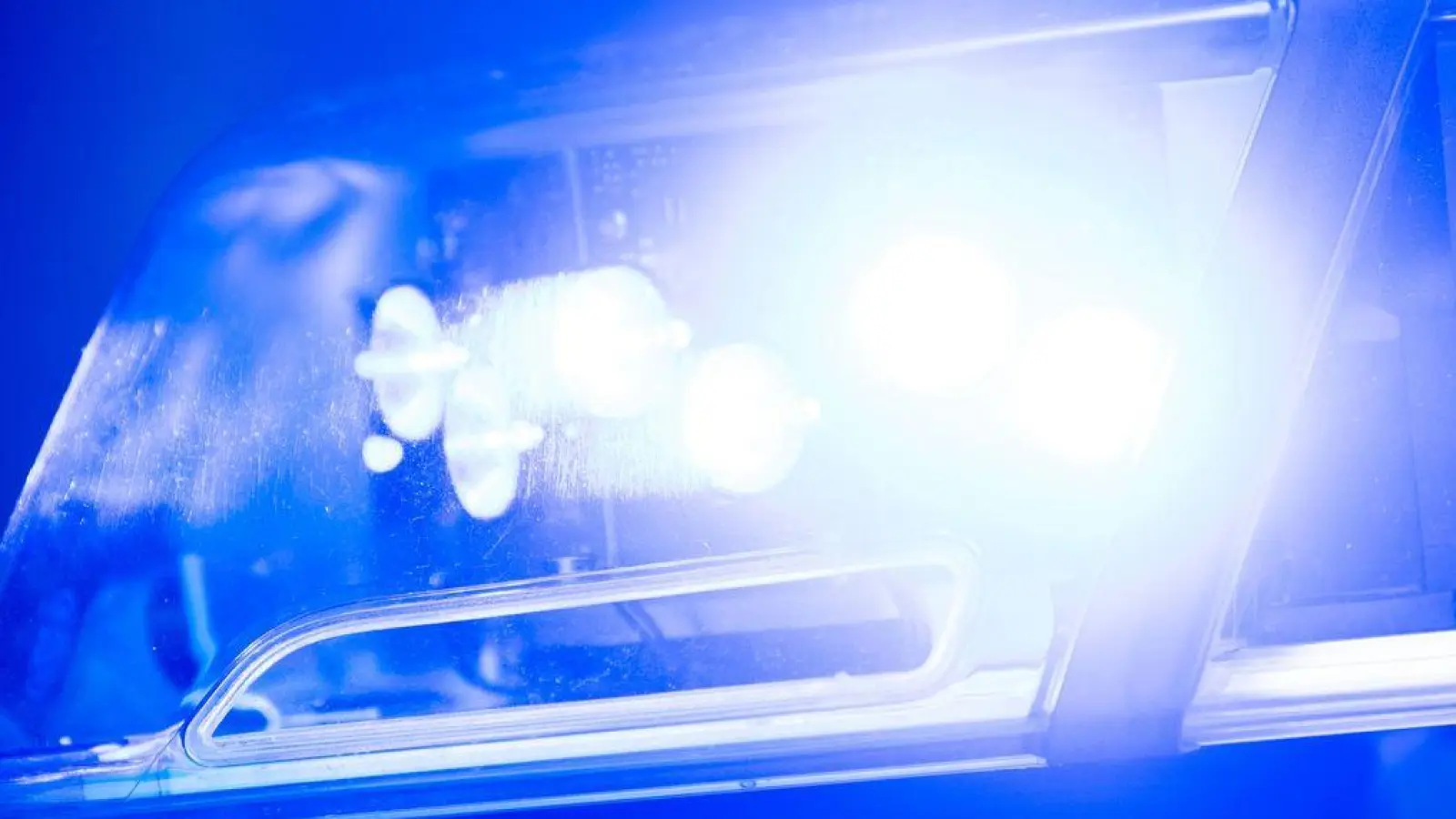 Die Polizei ermittelt wegen fahrlässiger Körperverletzung gegen den 25 Jahre alten Autofahrer. (Symbolbild) (Foto: Lino Mirgeler/dpa)