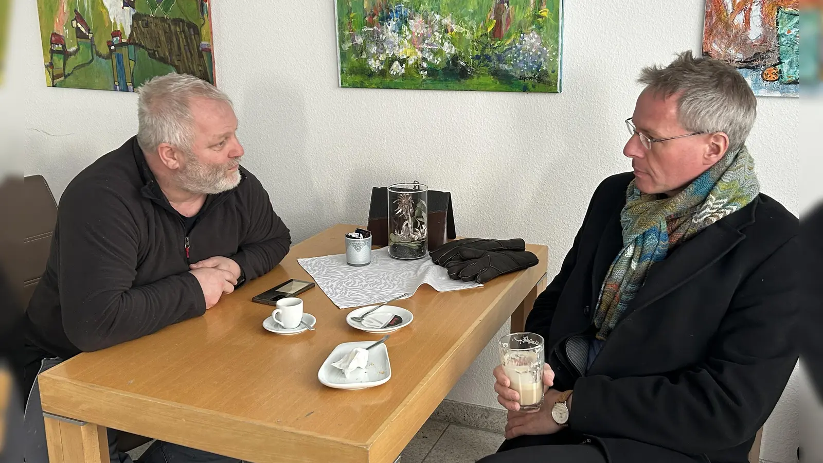 Jürgen Wolf (links) und Citywerkstatt-Koordinator Gregor Heilmaier tauschten sich über die Belebung der Innenstadt aus. (Foto: Florian Pöhlmann)