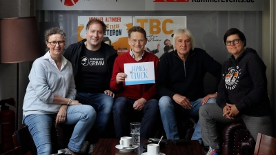Stellten das Ansbach Weihnachtsmärchen für 2025 vor, „Hans im Glück“: Ulrike Koch, Thorsten Siebenhaar, Thomas Koch, Wolfgang Bartusch und Katja Schumann. (Foto: Thomas Wirth)