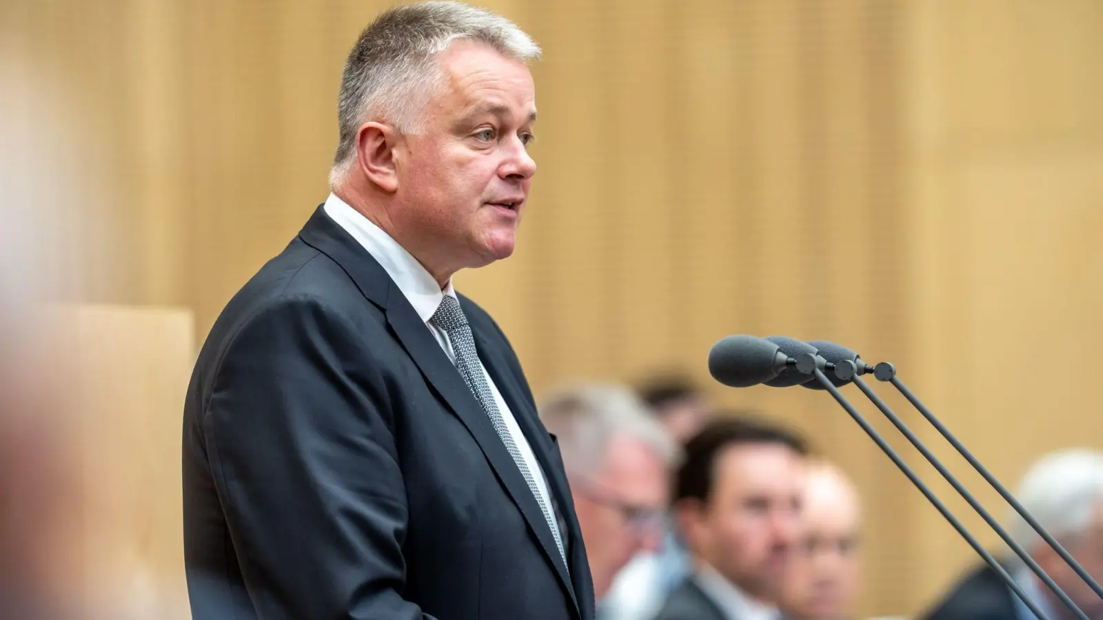 Der rheinland-pfälzische Ministerpräsident Schnieder warnte vor negativen Effekten der Gesundheitsreform. (Foto: Michael Kappeler/dpa)