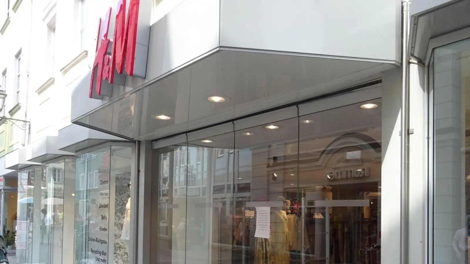 Die Filiale der Modemarke H&amp;M in Ansbach ist am Mittwoch von einem Streik der Gewerkschaft Verdi betroffen. (Foto: Florian Pöhlmann)