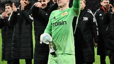 War der gefeierte Mann bei Unions Sieg in Freiburg: Torwart Matheo Raab. (Foto: Silas Stein/dpa)