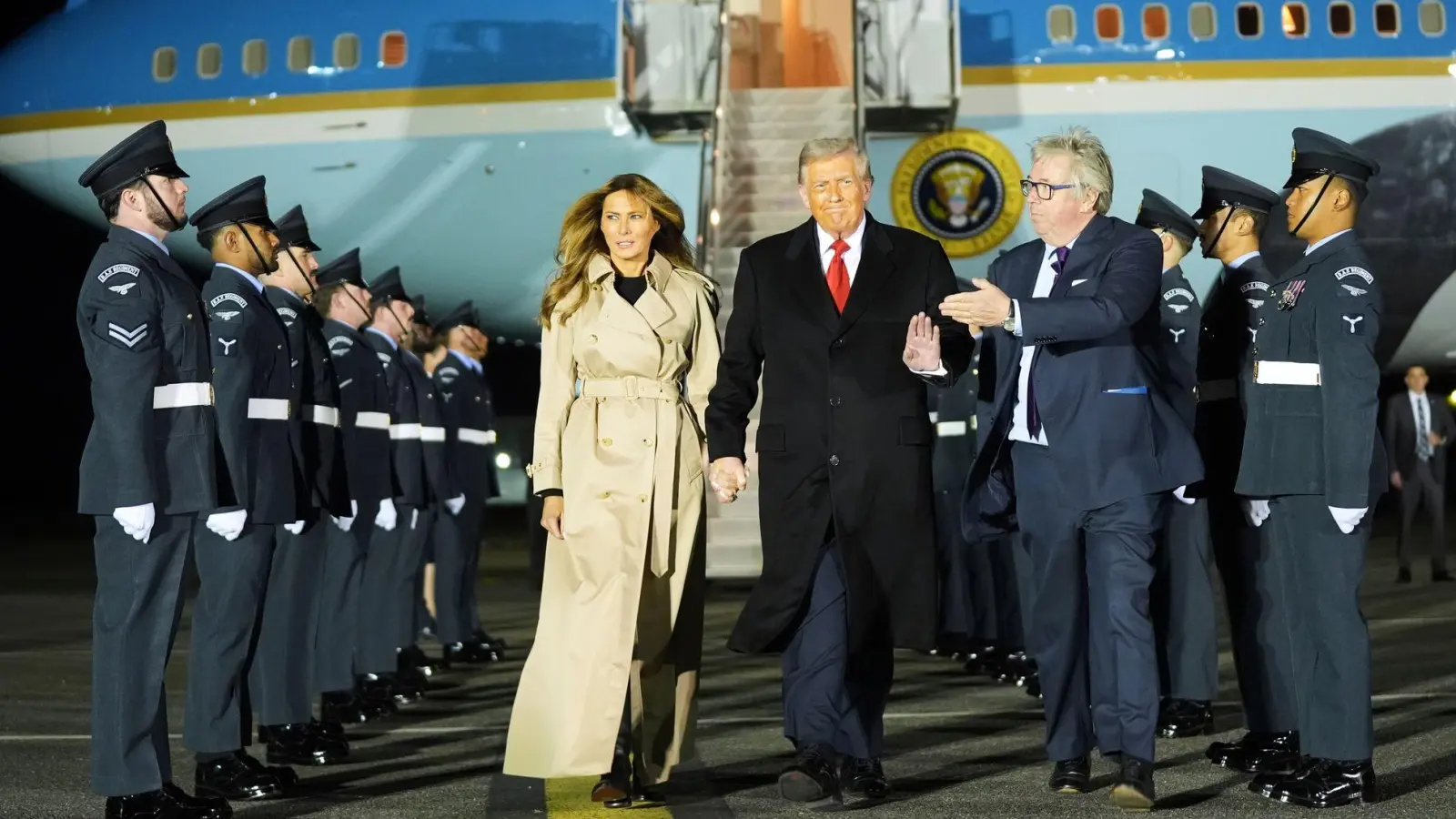 Donald Trump ist zum Staatsbesuch in Großbritannien eingetroffen.  (Foto: Evan Vucci/AP/dpa)