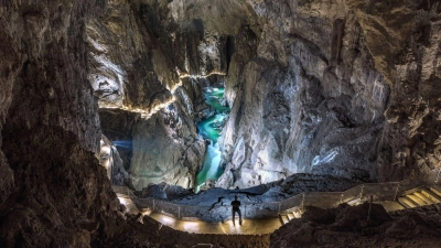 In den Škocjan-Höhlen hat der Fluss Reka einen größten bekannten unterirdischen Canyons der Welt erschaffen. (Foto: Borut Lozej/Škocjan Caves Park/dpa-tmn)