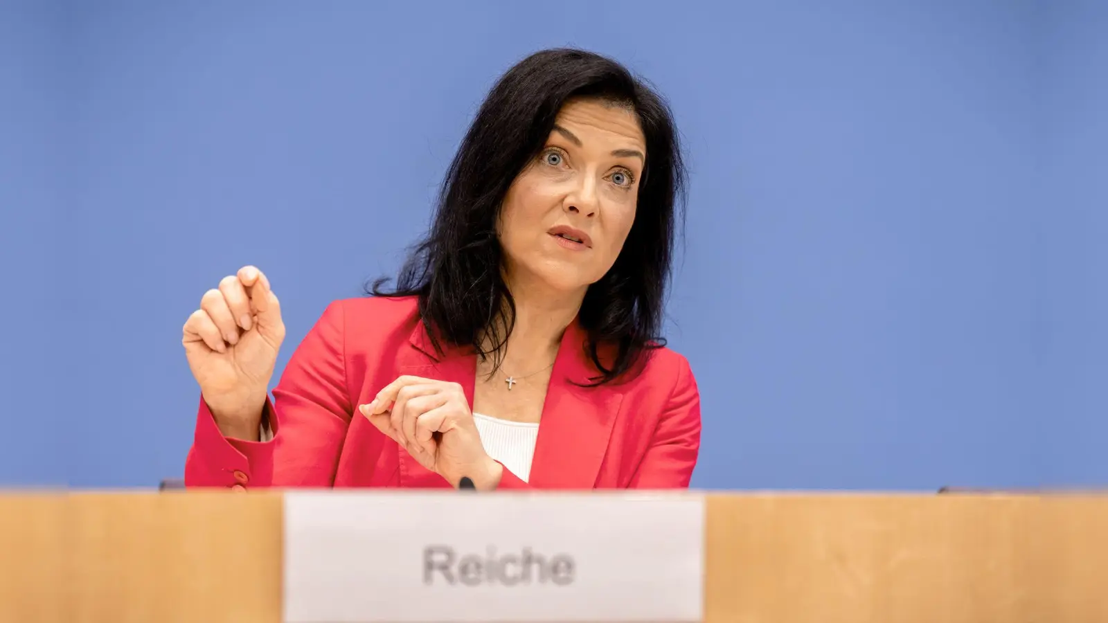 „Deutschland droht zurückzufallen“, warnt Wirtschaftsministerin Katherina Reiche. (Foto: Michael Kappeler/dpa)