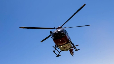 Der Junge ist nach dem Unfall per Rettungshubschrauber in die Uniklinik nach Augsburg geflogen worden. (Symbolbild) (Foto: Philipp von Ditfurth/dpa)