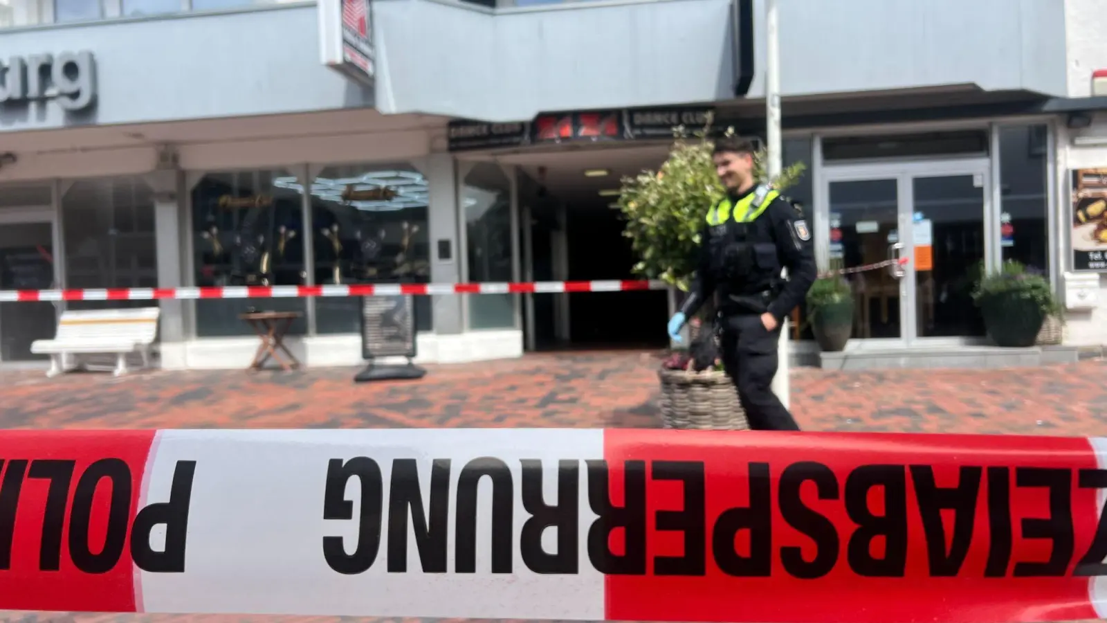 Der Tatort auf Sylt wurde von der Polizei abgesperrt.  (Foto: Lea Albert/dpa)