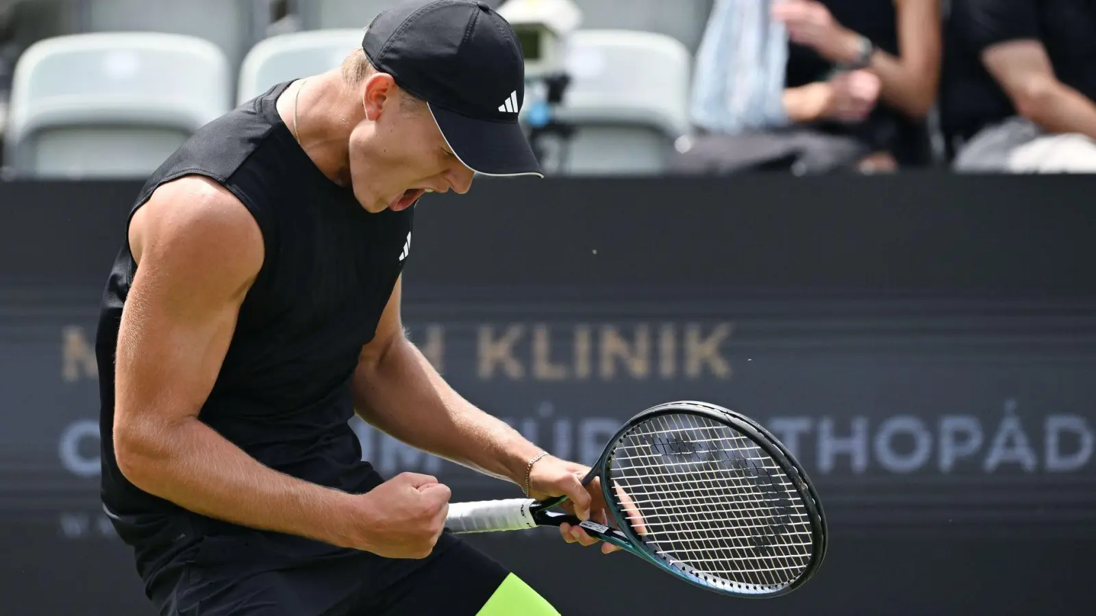Tennis-Talent Justin Engel steht in Stuttgart im Achtelfinale.  (Foto: Marijan Murat/dpa)