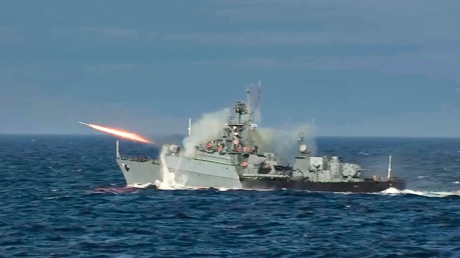 Der getötete General war erst im März von Kremlchef Wladimir Putin zum stellvertretenden Oberbefehlshaber der Marine ernannt worden. (Symbolbild) (Foto: Uncredited/Russian Defense Ministry Press Service/AP/dpa)