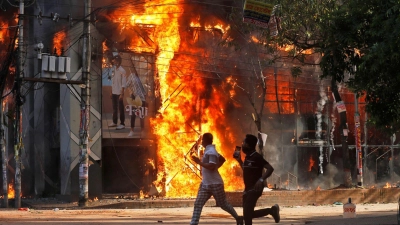 Die Spannungen in Bangladesch nehmen wieder zu. (Foto: Rajib Dhar/AP/dpa)