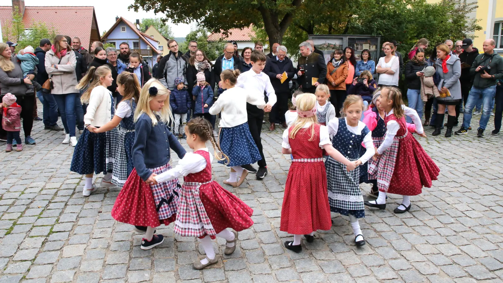 Für beste Unterhaltung ist einmal mehr gesorgt. Alle Generationen freuen sich auf das Fest und feiern zusammen. (Foto: Alexander Biernoth)