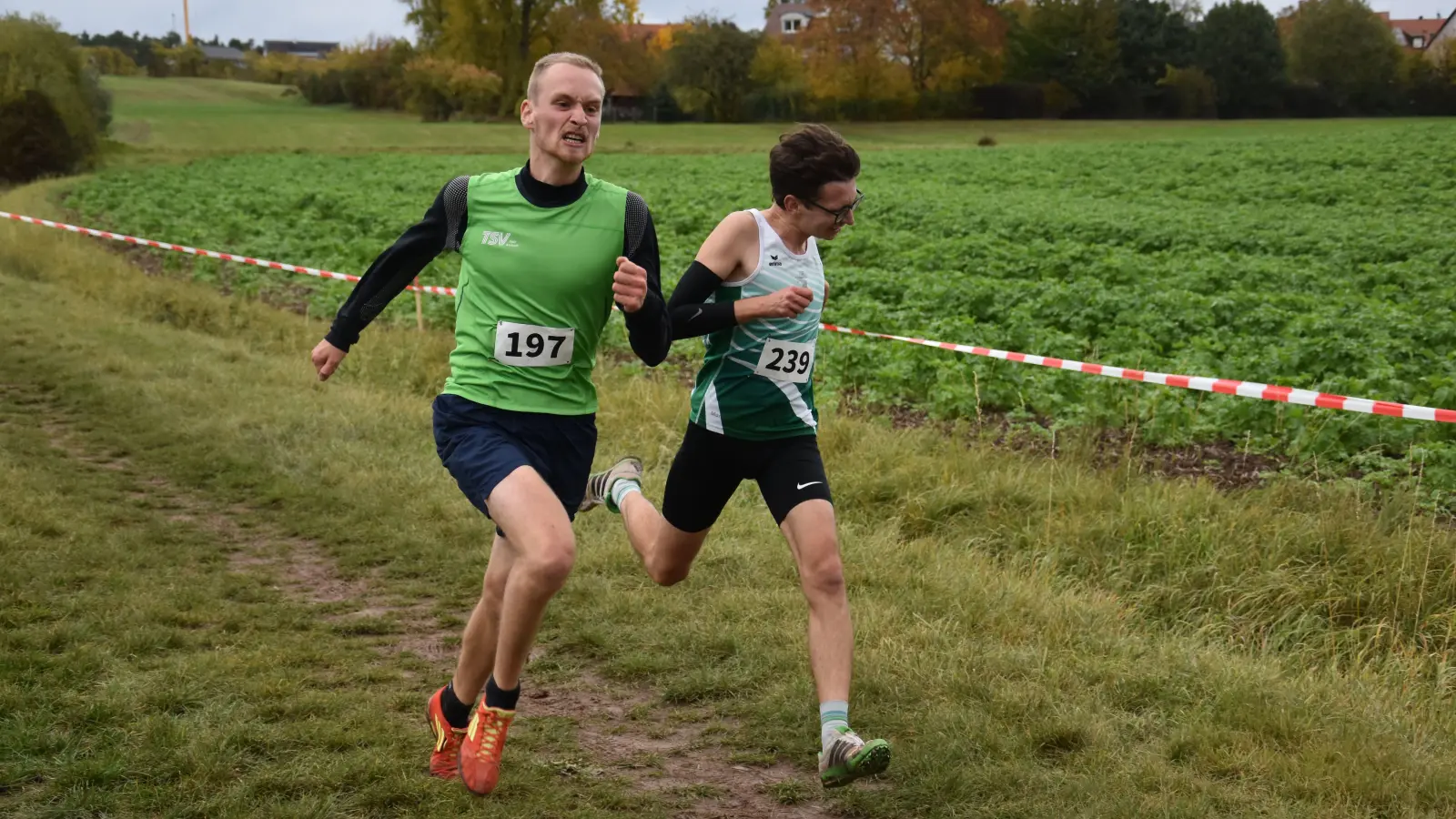 Entscheidung auf dem letzten Meter: Florian Wiehl (links) gewinnt knapp vor Moritz Meyer. (Foto: Jörg Behrendt)