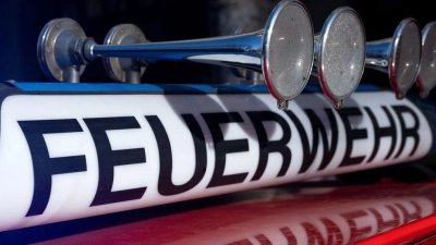 Die Feuerwehr konnte den Fassadenbrand laut Polizei löschen. (Symbolbild) (Foto: Sven Hoppe/dpa)