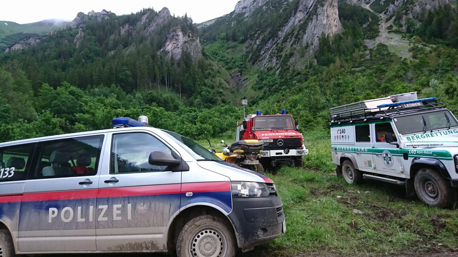 Die Schüler und ihre Begleiter wurden von einem Gewitter überrascht. (Foto: Roland Theny/Filmteam-Austria/apa/dpa)