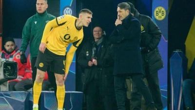 Arbeiten Nico Schlotterbeck und Niko Kovac auch kommende Saison noch zusammen bei Borussia Dortmund?  (Foto: Bernd Thissen/dpa)