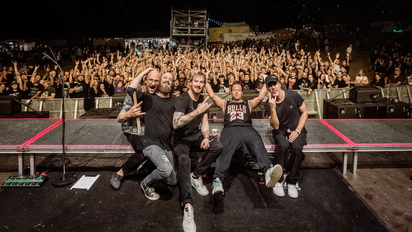 Beim diesjährigen Meadow-Festival am Stausee in Dorfgütingen waren die Emil Bulls der Hauptact am Samstag und lockten zahlreiche Fans vor die Bühne. (Foto: Diamond Event UG/Timo Ehlert)