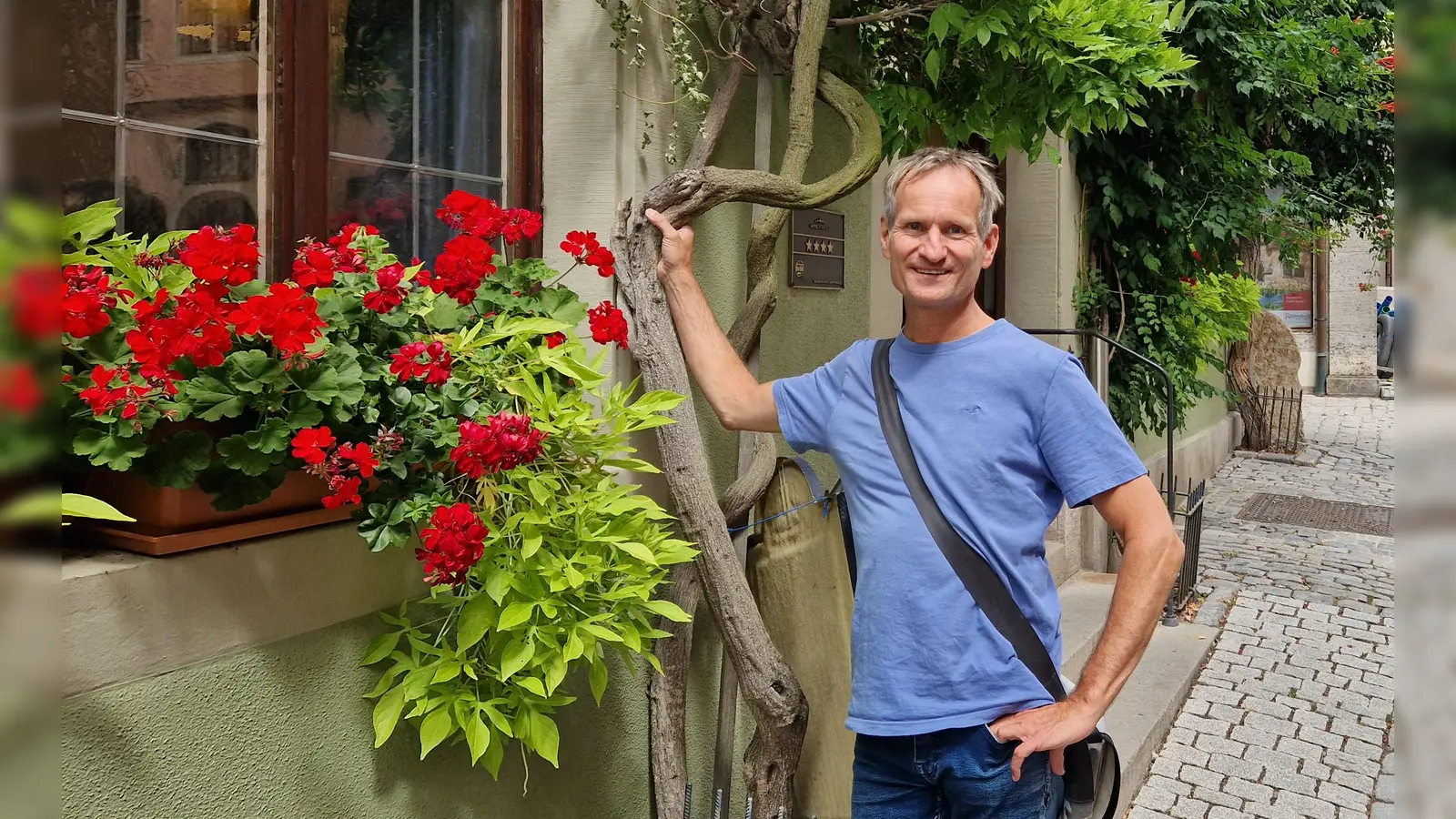 Udo Grunwald ist bereits zum zweiten Mal am Toppler-Theater aktiv. In „Achtsam morden” verkörpert er gleich mehrere, teilweise sehr verschiedene Figuren. (Foto: Leonie Lang)