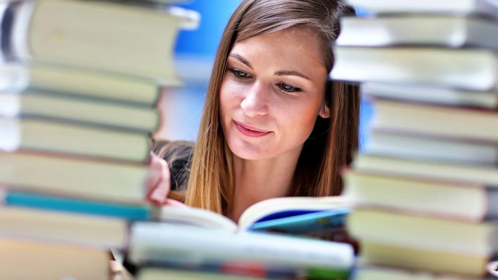 Echter Bücherwurm? Nur, wenn Ihre Literatur einen klaren Zusammenhang zu Ihrem Job aufweist, haben Sie Chancen, die Kosten dafür von der Steuer abzusetzen. (Foto: Jan Woitas/dpa/dpa-tmn)