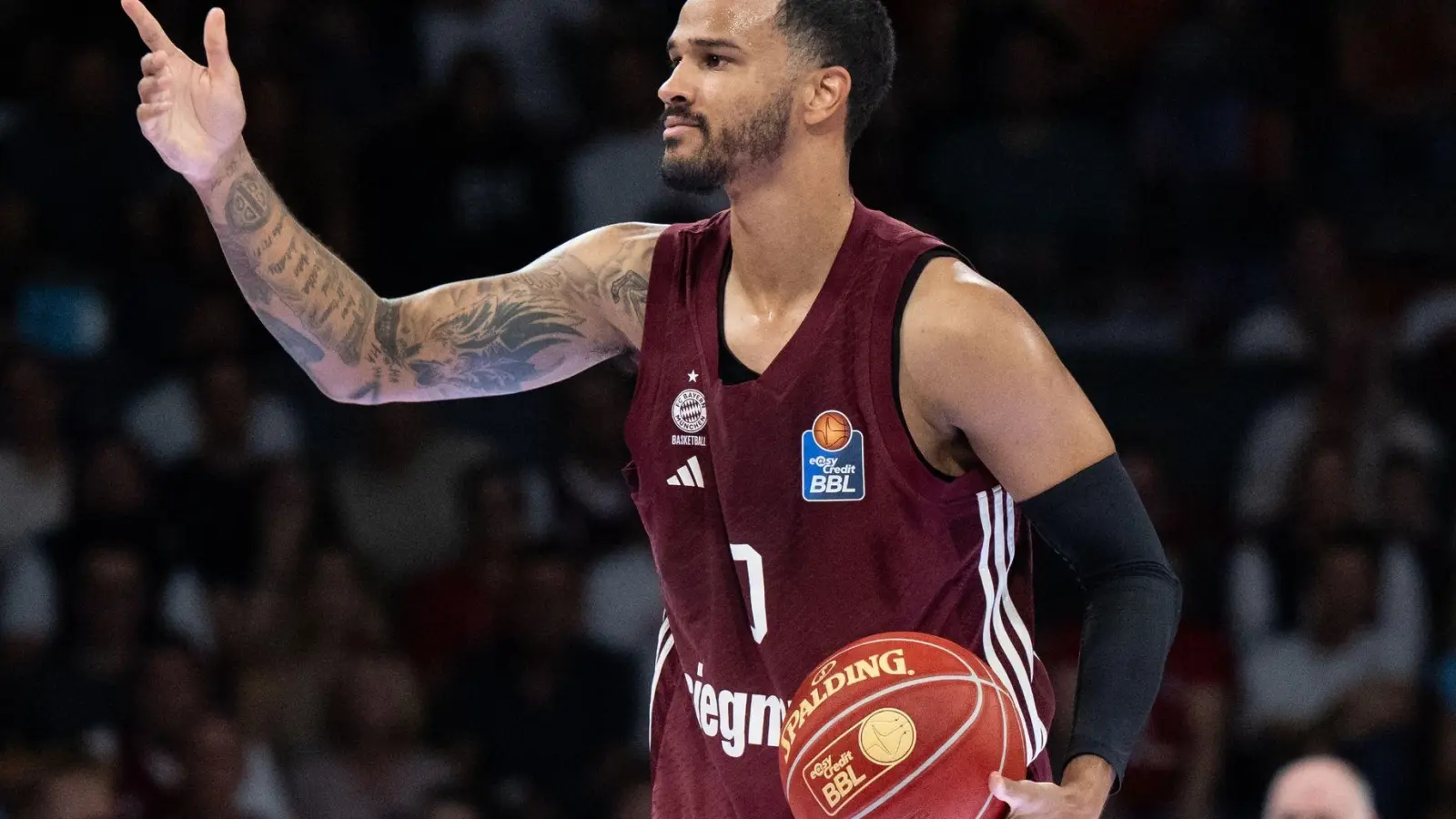 Bayern Münchens Nick Weiler Babb. Er spielte auch gegen Barcelona mit. (Foto: Sven Hoppe/dpa/Archivbild)