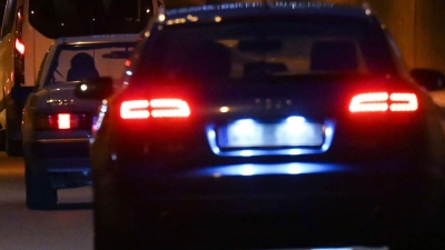 Unübersichtliche Situation, Spurwechsel und Abbremsen: Hat immer der Auffahrende nach einem Unfall Schuld? (Foto: Marijan Murat/dpa/dpa-tmn)