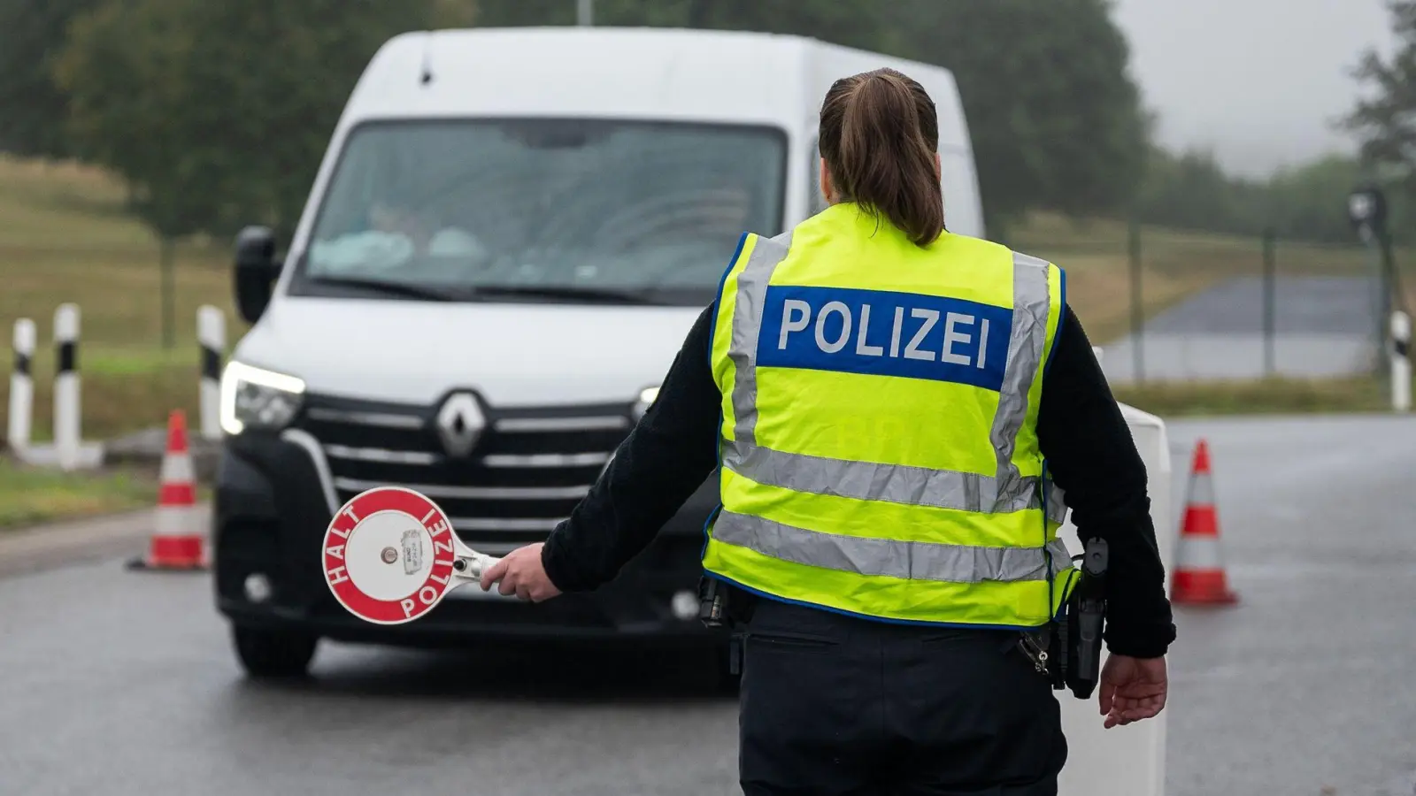 140 Tage nach Start der Grenzkontrollen an allen deutschen Grenzen zieht die Bundespolizei Bilanz. (Archivbild)  (Foto: Paul Glaser/dpa)