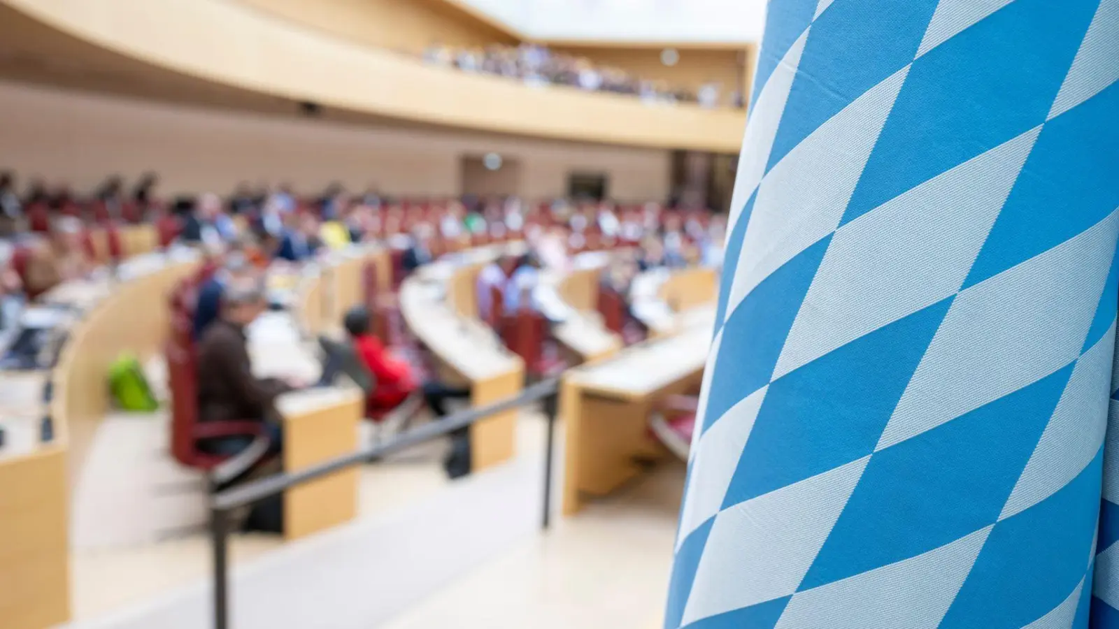 Gesetze quasi im Stundentakt - das gab es kurz vor Weihnachten im Landtag. (Archivbild) (Foto: Peter Kneffel/dpa)