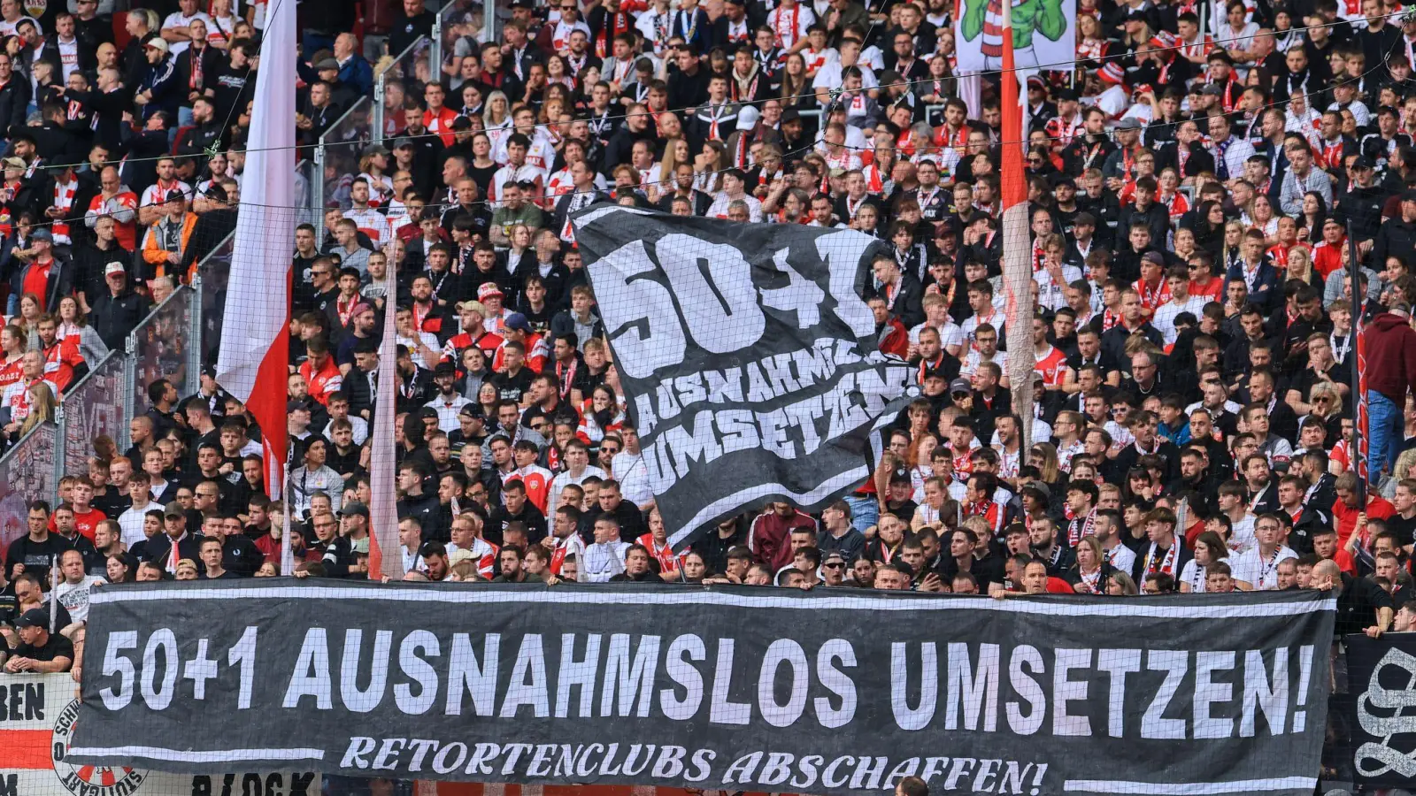 Die Meinung vieler Fans zur 50+1-Regel ist klar. (Archivbild) (Foto: Jan Woitas/dpa)