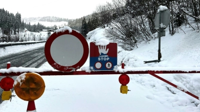 Die jüngsten Schneefälle in Österreich haben zu großer Lawinengefahr und erheblichen Behinderungen auf den Straßen geführt. (Foto: Markus Angerer/APA/dpa)