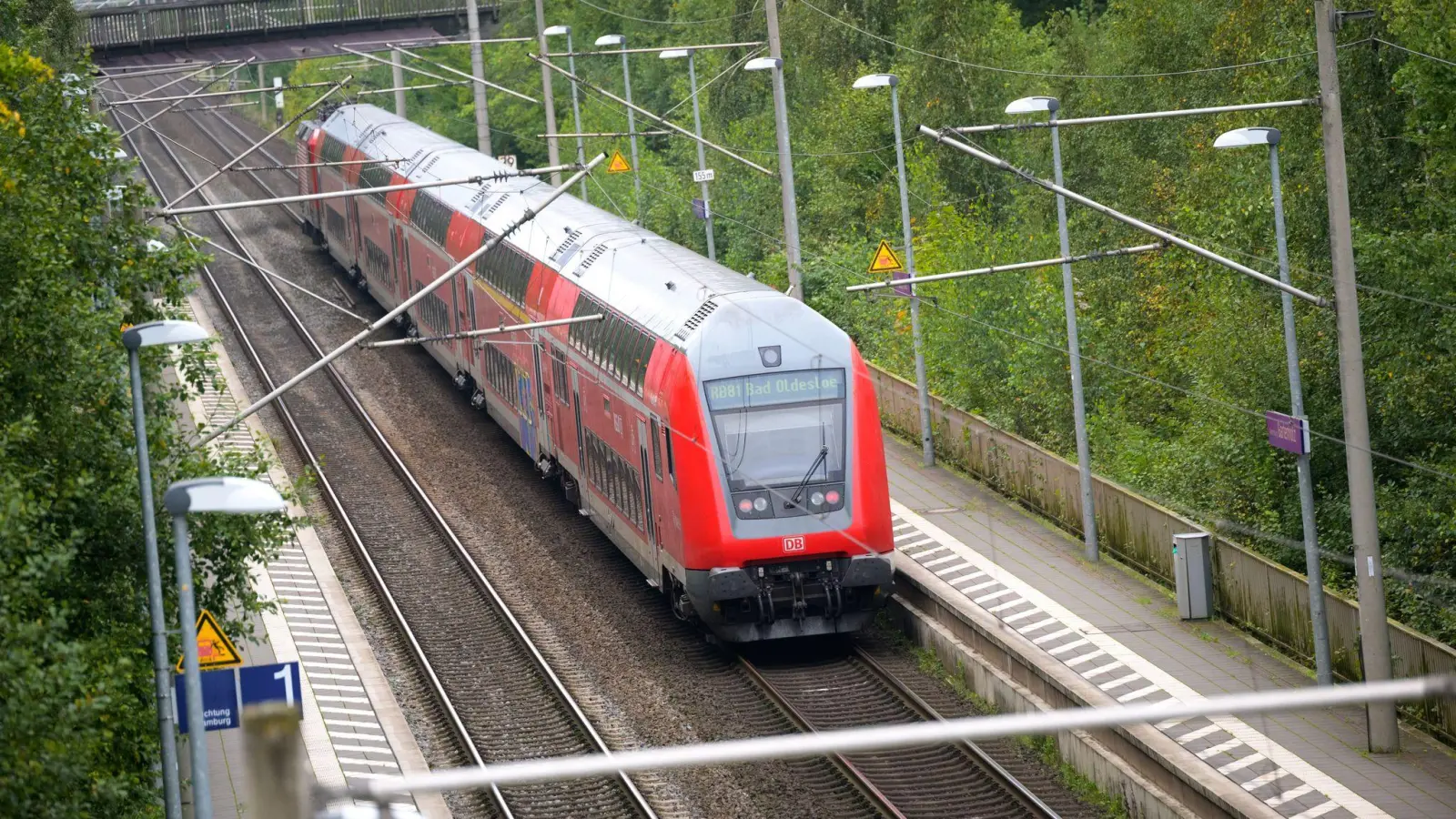 SPD und Grüne wollen mehr Leistung für ein teureres Deutschlandticket.  (Foto: Jonas Walzberg/dpa)