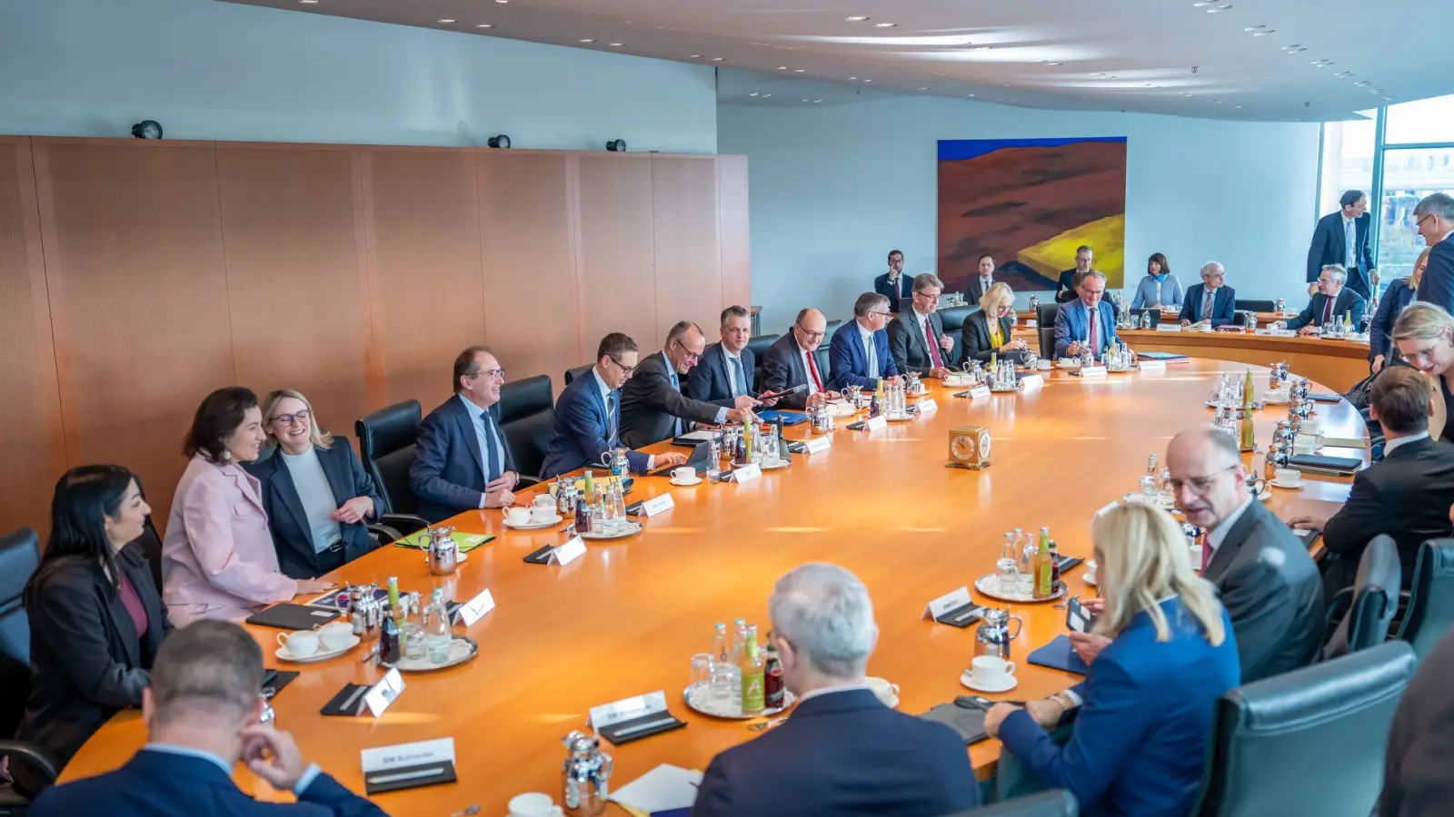 Jeden Mittwoch trifft sich das Bundeskabinett. Dieses Mal soll es vor allem um Bürokratieabbau gehen. (Foto: Michael Kappeler/dpa)