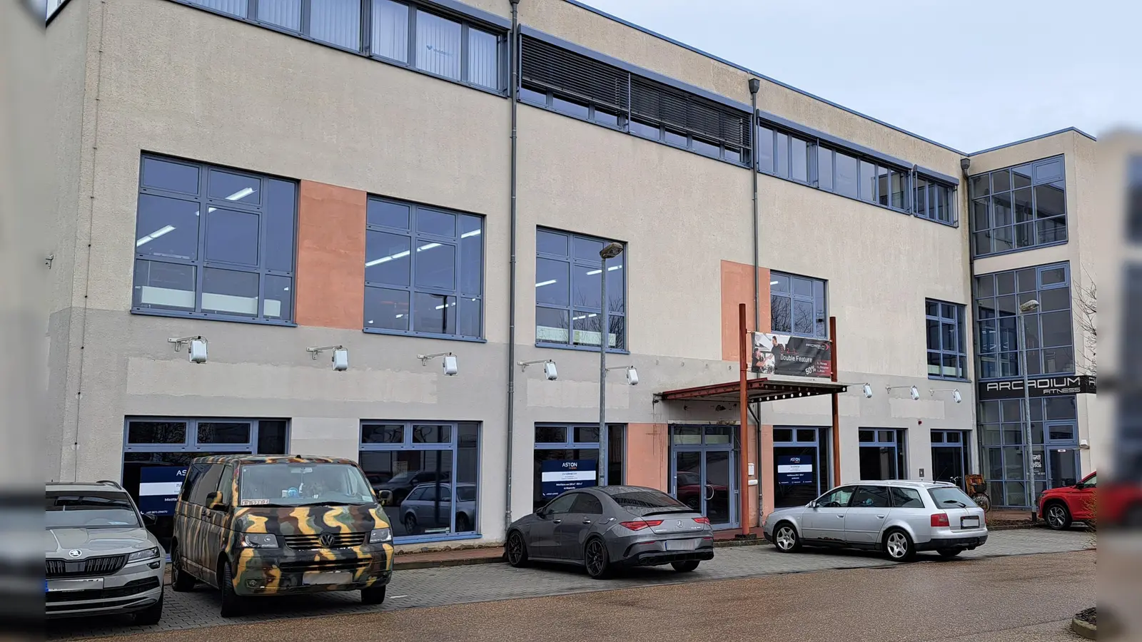 Im Gebäudekomplex Draisstraße 2 und Welserstraße 17/19 betrieben zwei Unternehmer bis Ende 2023 ein Fitnessstudio. Weil sie von einer Nutzungsuntersagung bedroht waren, minderten sie ihre Miete. (Foto: Florian Schwab)