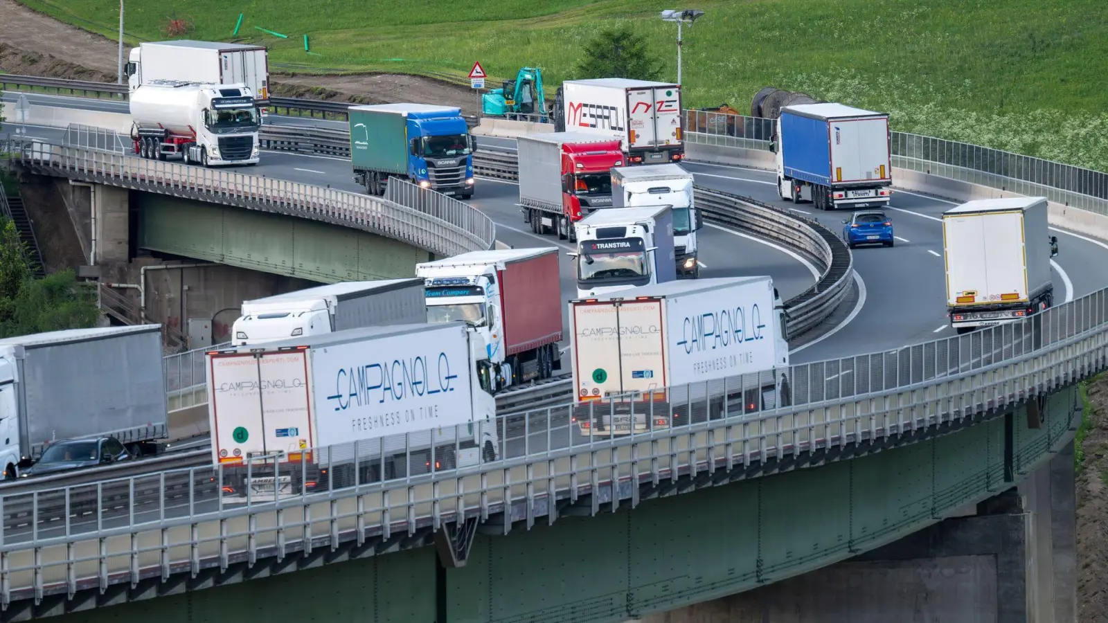 Wegen einer Demonstration wird die Brennerautobahn gesperrt. (Foto: Peter Kneffel/dpa)